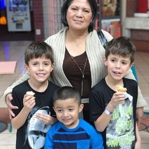 Meet your Posher, Dina